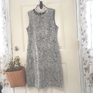 LANDS' End / 12 / Black, White